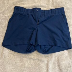 Under armour, navy golf shorts, size 6, no tags but unworn